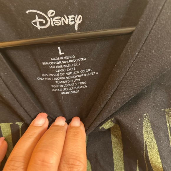 Disney high low Neverland sleeveless tank top. - Picture 2 of 3
